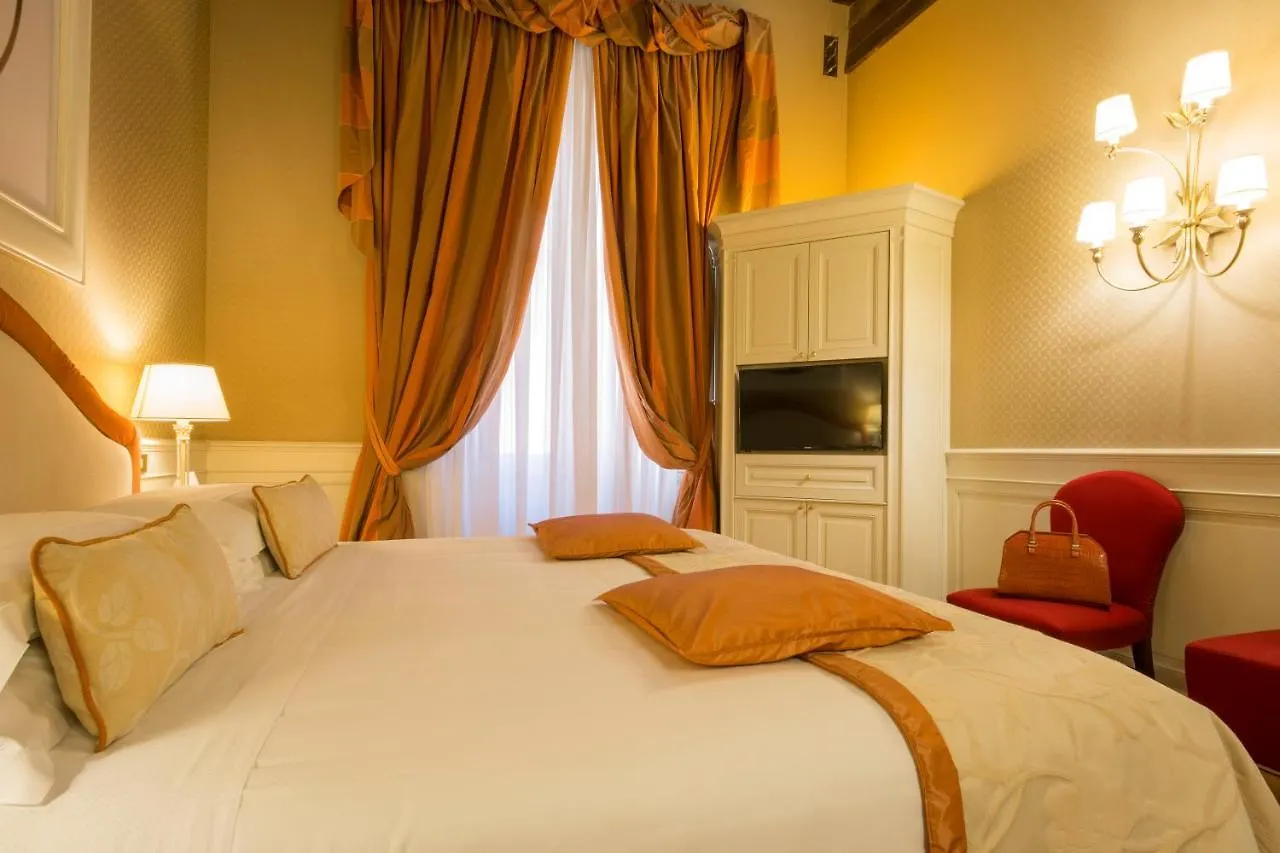 ****  Hotel Corona D'Oro 1890 Болонья Италия