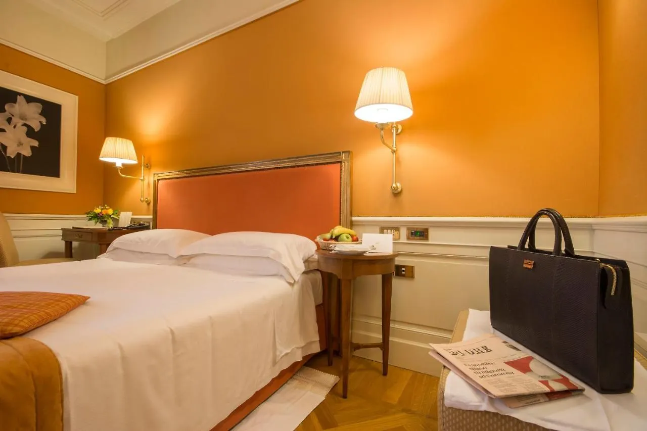 Hotel Corona D'Oro 1890 Bologna 4*,